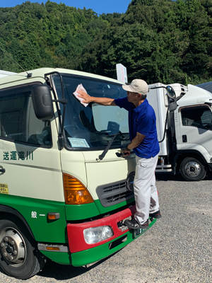 川滝運送　トラック清掃